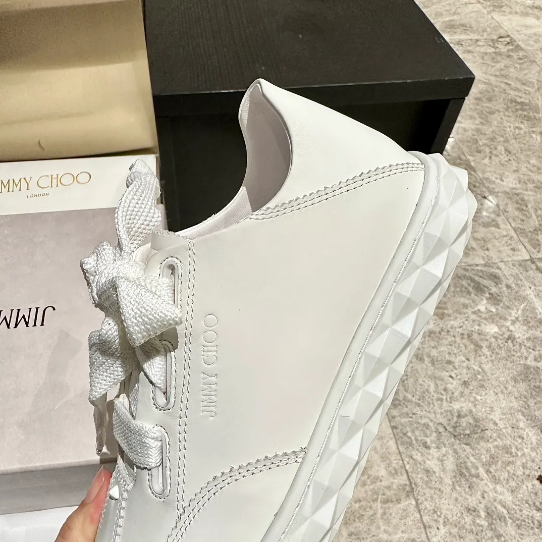 👟👟Ex-factory price 640👟👟 The new JIMMY CHOO, exclusively for sale, original large-soled casual white shoes, designed with the latest technology, strong three-dimensional effect👍The integration of multiple technologies, subverting fashion, super stylish! The combination is super beautiful. The original version is 1:1, versatile and trendy, both salty and sweet! New layout Size: 35-40